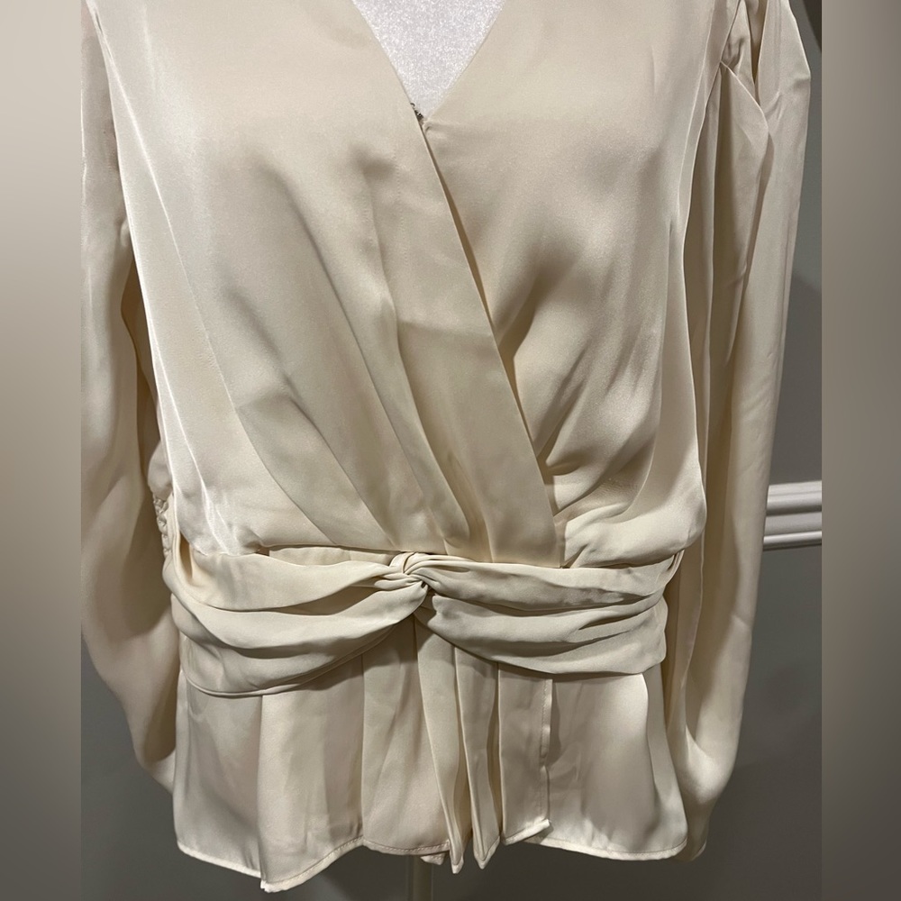 Loft Women's Top - Express Fashion- Satin material. Excellent condition!… - Picture 3 of 7